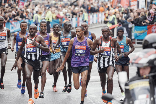 Pacers leading the elite men running the Virgin London Marathon 2015