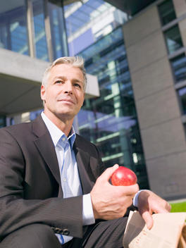 Germany, Baden-W?rttemberg, Stuttgart, Businessman holding an apple