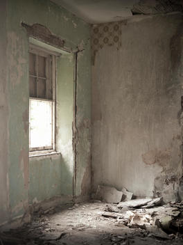A dilapidated room in abandoned house.