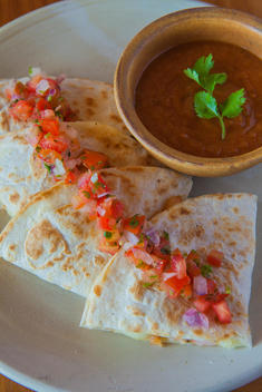 Aruban food, flatbreads with salsa and dipping sauce