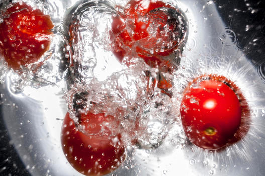 Group Tomatoes Splash In Water