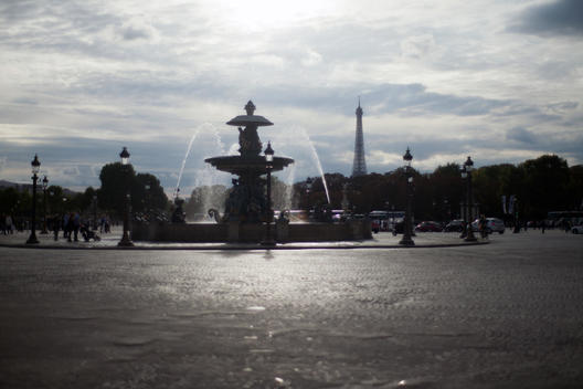 fountain concorde and Eiffel tower