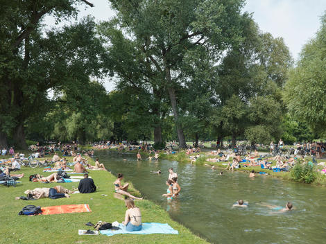 The English Garden is home to the largest urban surfing spot in the world and a mecca for fans of the sport. Surfers ride the artificial waves on the Eisbach River all year round, which are created by torrents of freezing water being pumped over a stone s