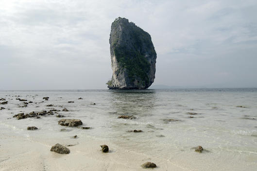 Asien, Thailand, Fels im Meer I Asia, Thailand, rock in the sea