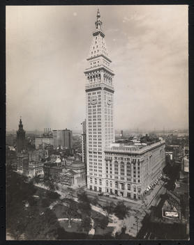 Metropolitan Life Building At Madison Avenue And 23Rd Street Adjacent Buildings And Madison Square Visible.