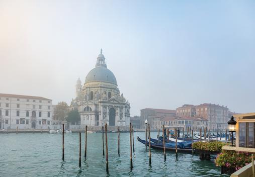A series of travel photos from Venice, Italy in beautiful and diverse light conditions.