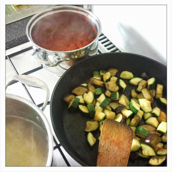 Saut_ zucchini in a pan