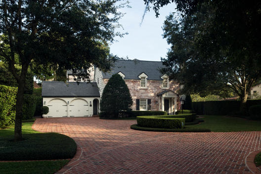 Large private mansion with drive way in Winter Park