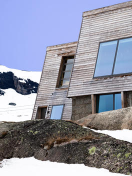 Overview of a residential villa called Steinboligen in the snowy mountains of Finse, Norway, designed by Alliance Arkitekter AS