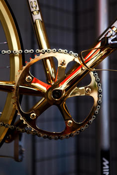 Bike chain of a gold coated keirin racing bike