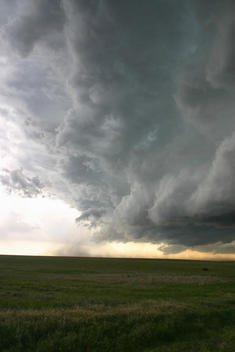 Outflow winds form a dramatic shelf cloud from a supercell thunderstorm, Akron, Colorado, USA