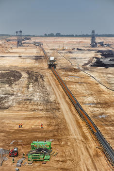 Germany, North Rhine-Westphalia, Garzweiler surface mine, Conveyor belt with coal