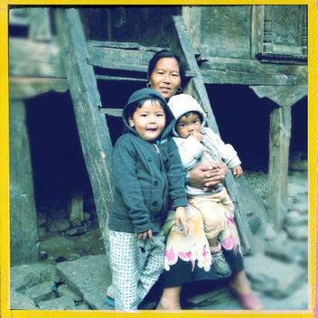 Nepal, Syabru Bensi, Nepali, old village, woman with children