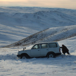 Car sunk in snow – Mongolia