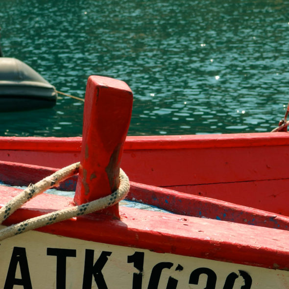 Red wooden boat – Detail
