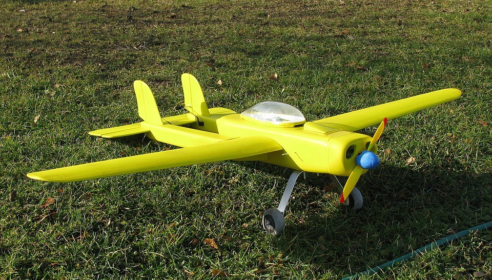 model airplane, yellow, modelling