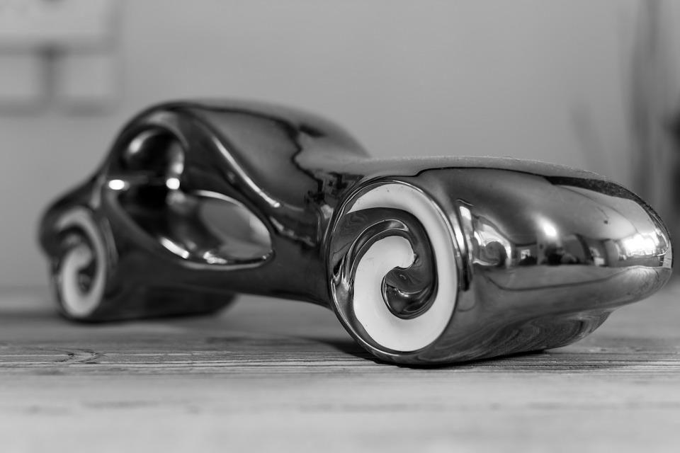 car statuette, black and white, shiny