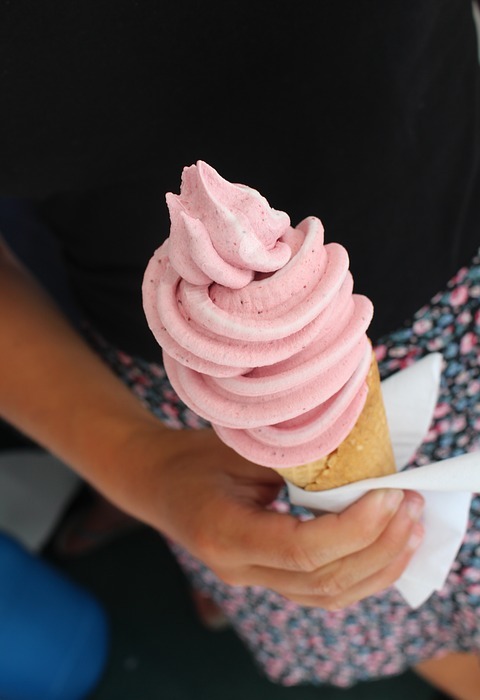 ice, soft ice, strawberry ice cream
