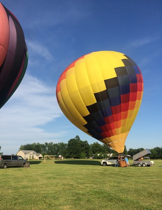 leaning left, hot air balloon, color splash