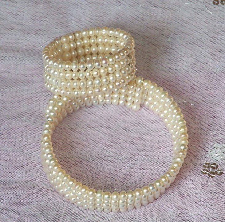 pearl choker, necklace, bracelet