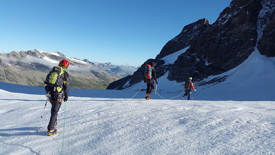 high speed, glacier, alpinists