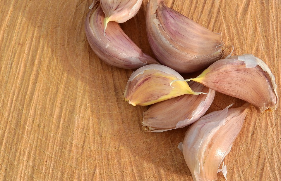 a clove of garlic, garlic, flavoring dishes
