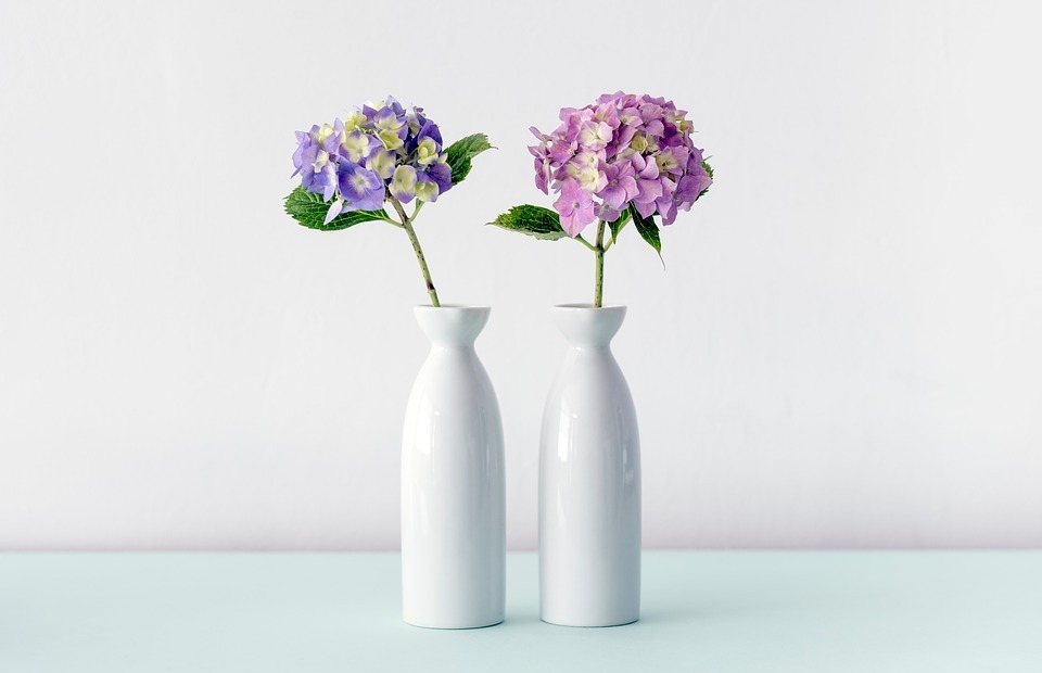 white, ceramic, vase