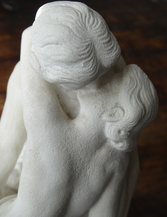 detail, the kiss, sculpture