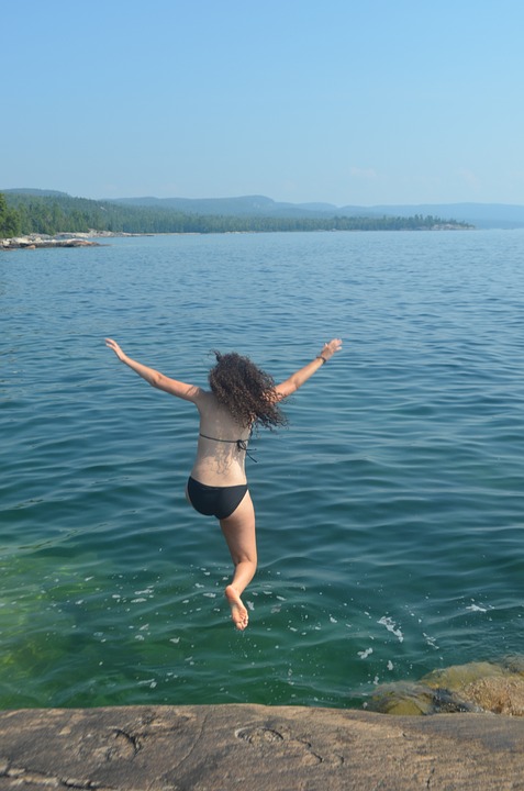 girl jumping into water, swimming, rock jump