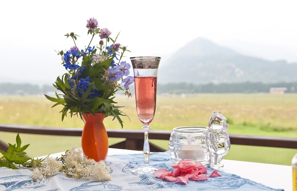 flowers, champagne, mountains