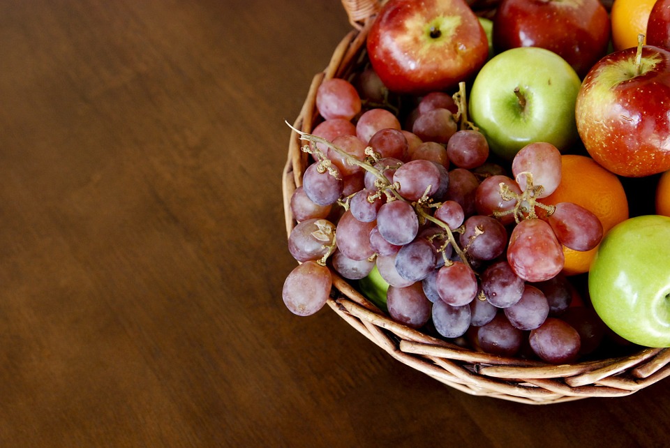 uva, mace, fruit basket