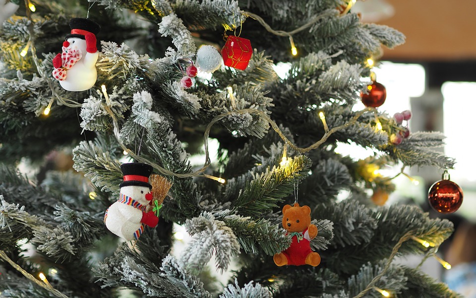 the christmas tree, decorate a christmas tree, festival