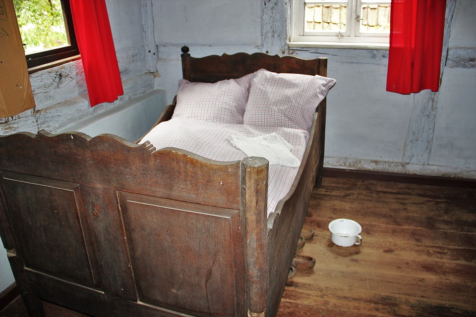 bedroom, formerly, a long time ago