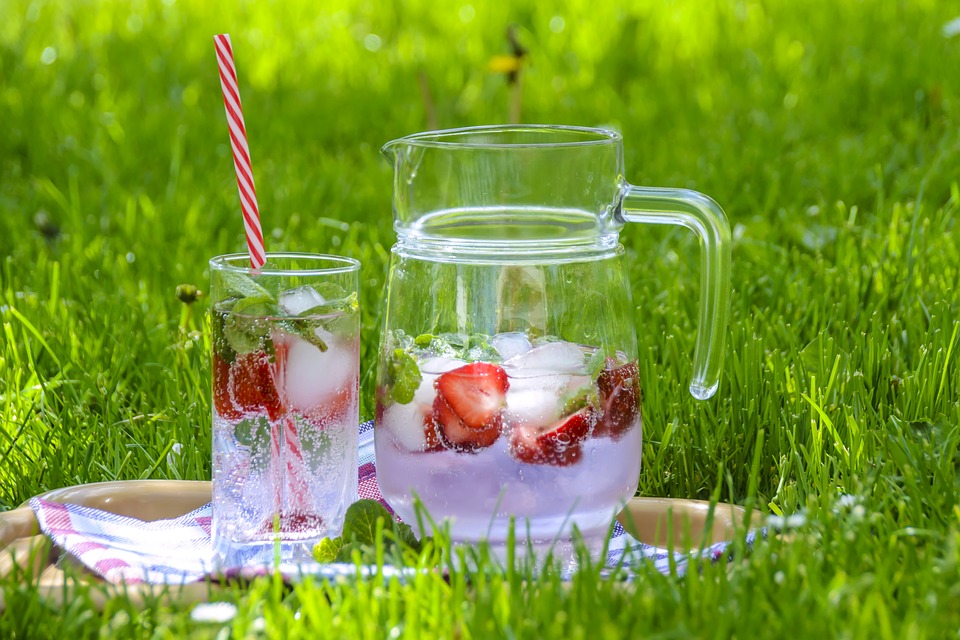 strawberry drink, fruit tea, ice