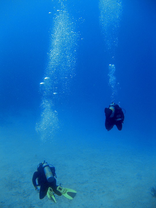 underwater, divers, bubbles
