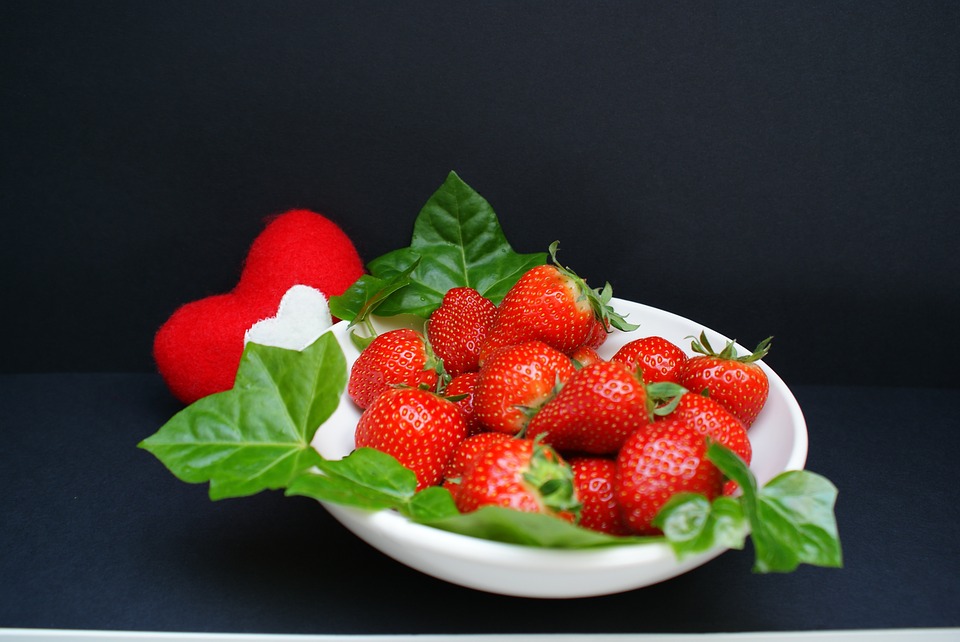strawberries, cake, mother\'s day