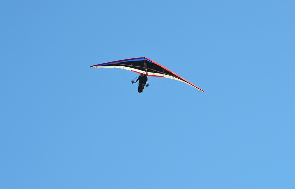 delta-flying, paragliding, adventure bums