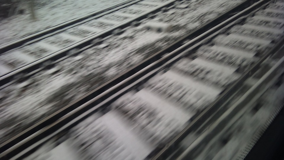 train, pathways, snow