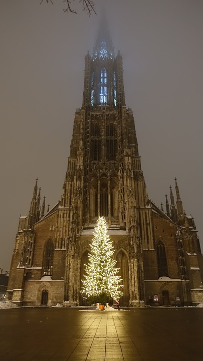 ulm cathedral, christmas tree, illuminated