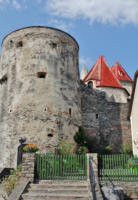pointed, wine village, city ​​walls