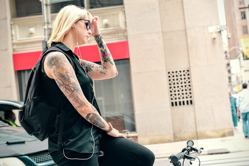woman, cyclist, tattoos