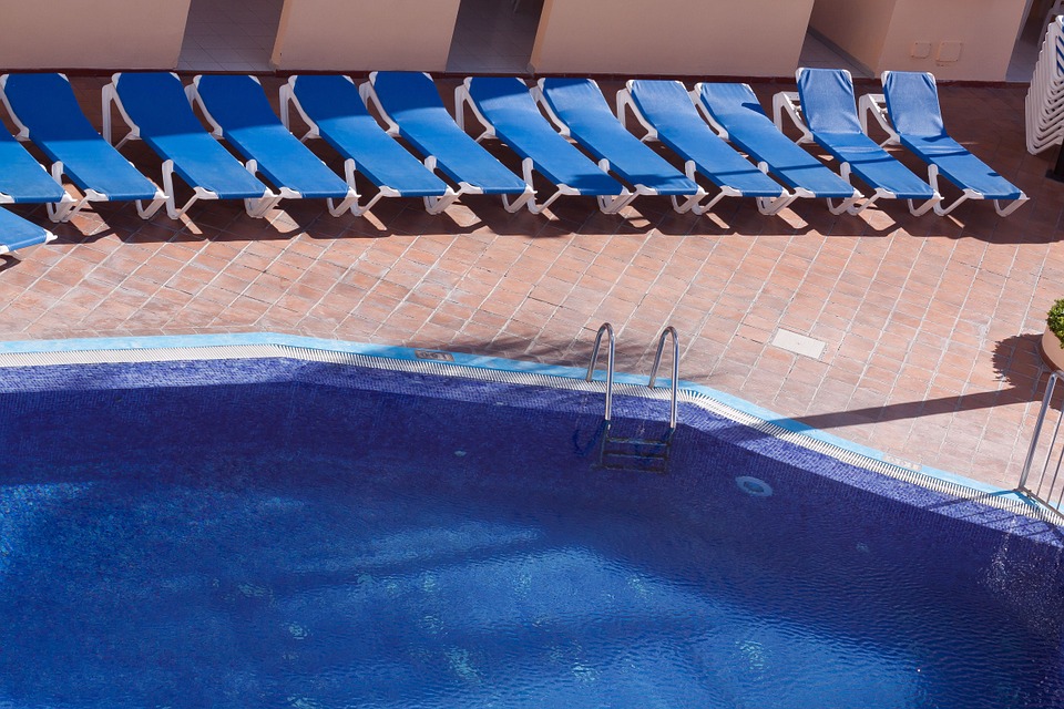 swimming pool, sun loungers, rest