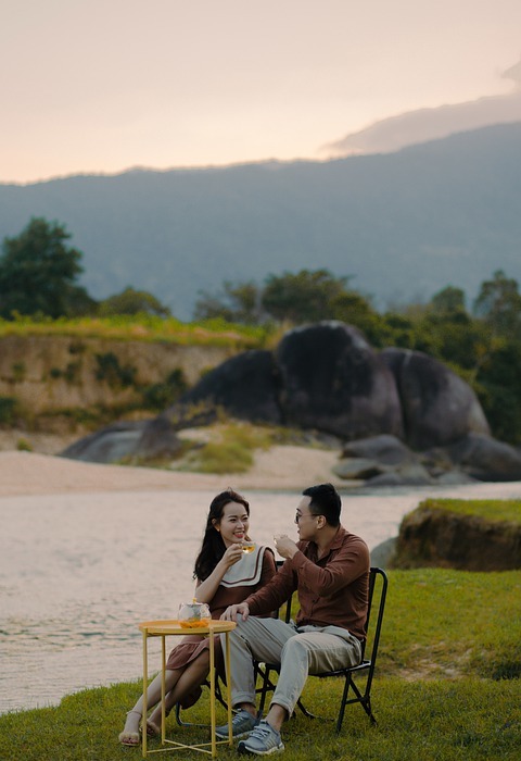 couple, river, picnic