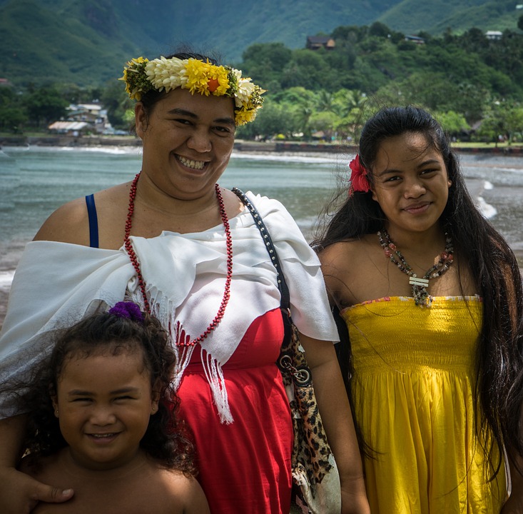 polynesian family, portrait, beach