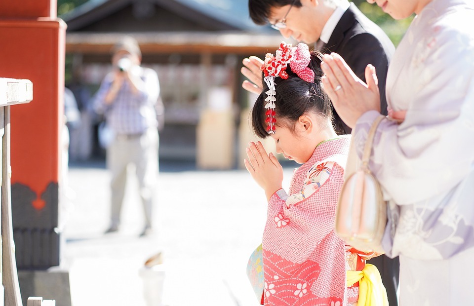 prayer, family, kimono