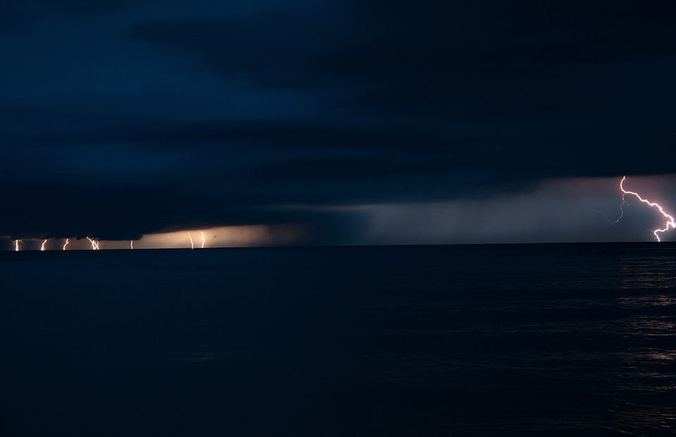thunderstorm, sea, clouds