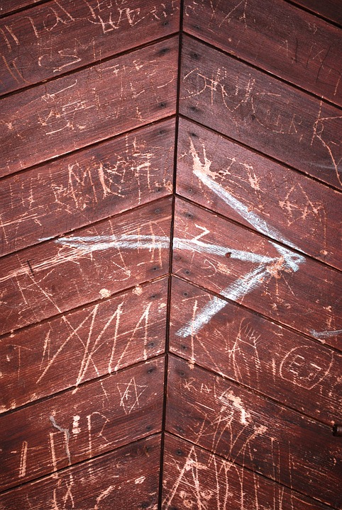 graffiti, wooden door, arrow