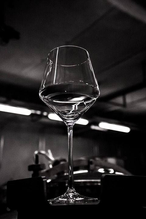 wine glass, keller, light