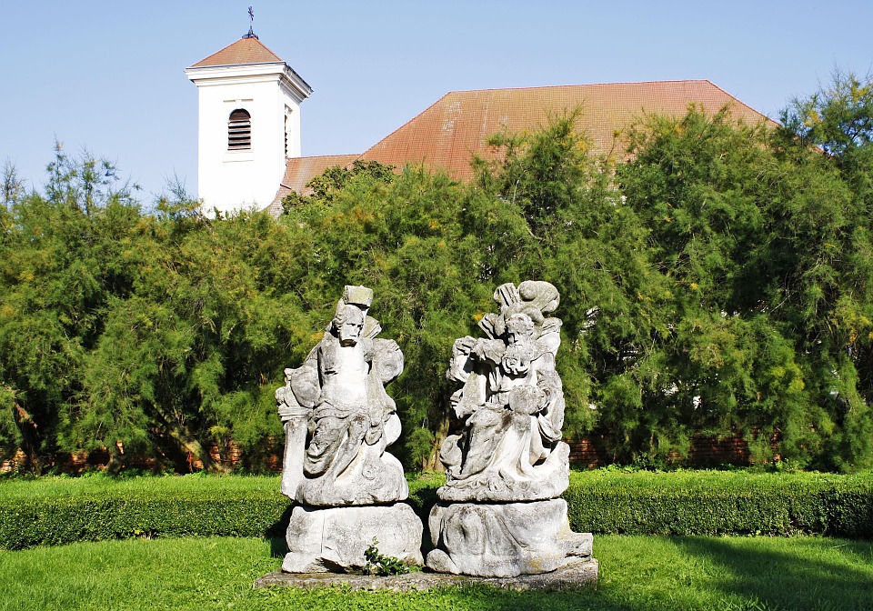 statuary, church, slavkov gardens