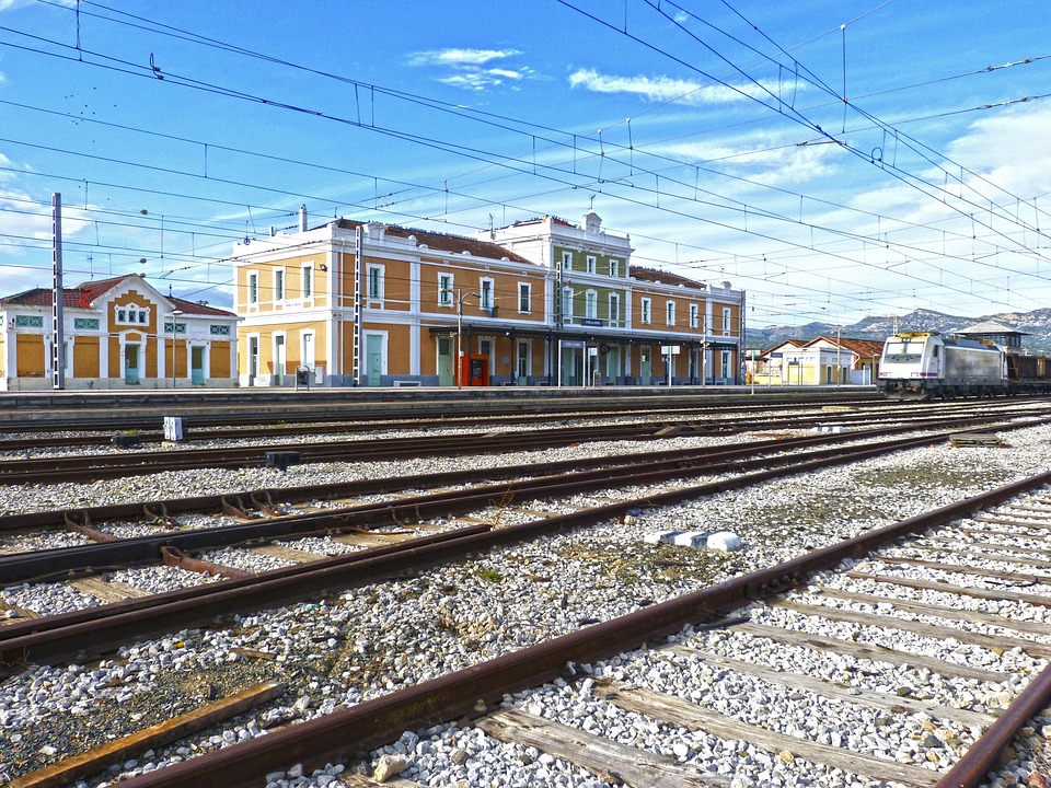 train station, pathways, móra la nova